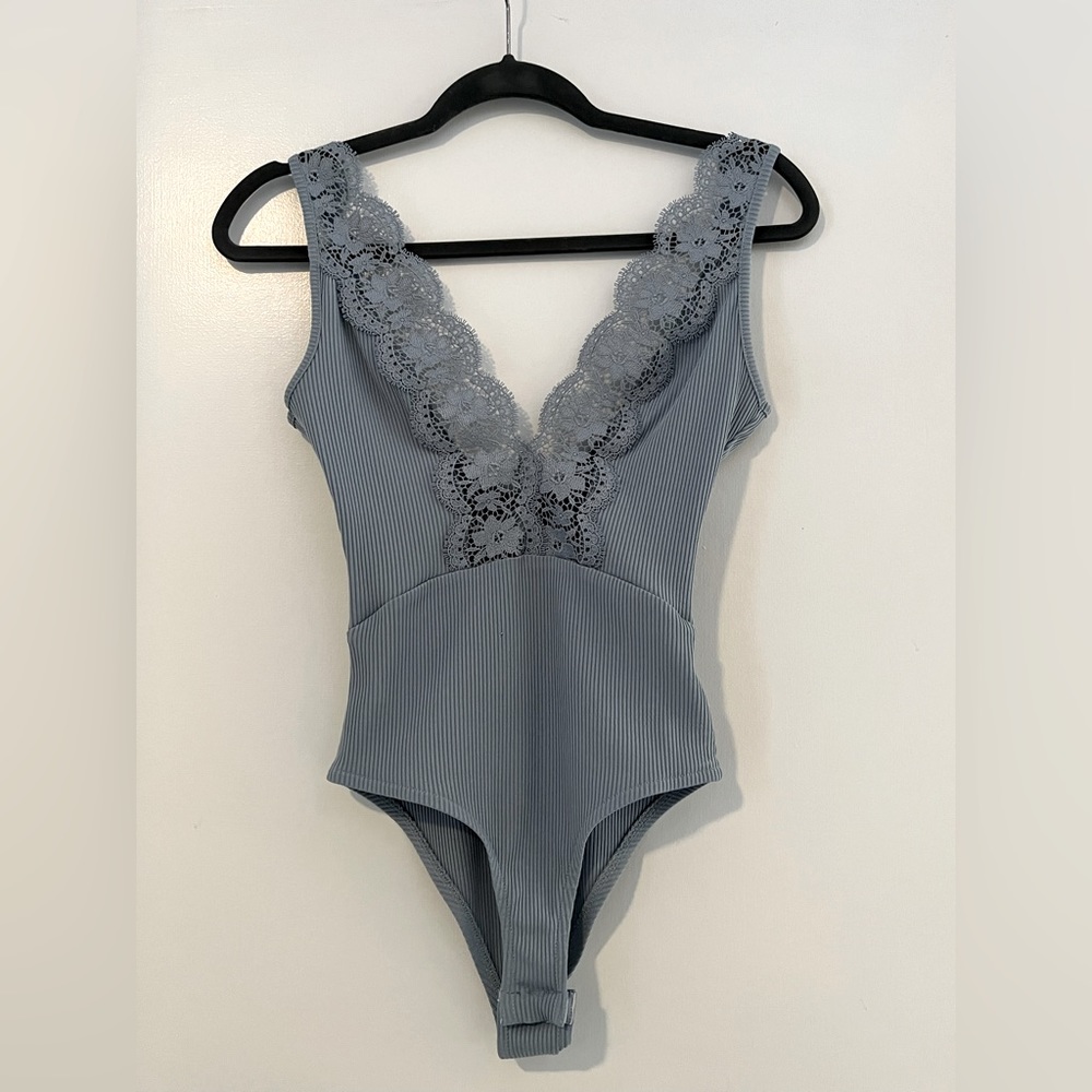 TopShop Dusky Blue Ribbed Floral Lace Bodysuit | Size US 4